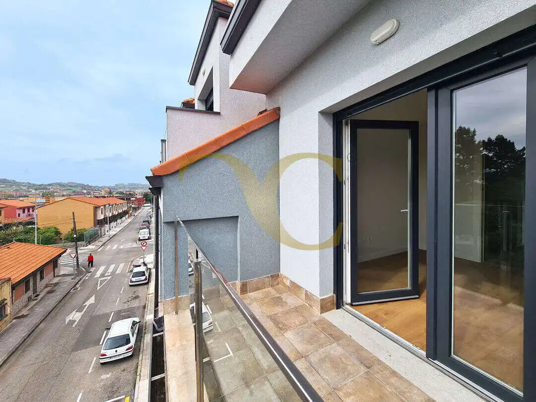 Terrassa de Dúplex en venda en Gijón  amb Calefacció, Terrassa i Traster
