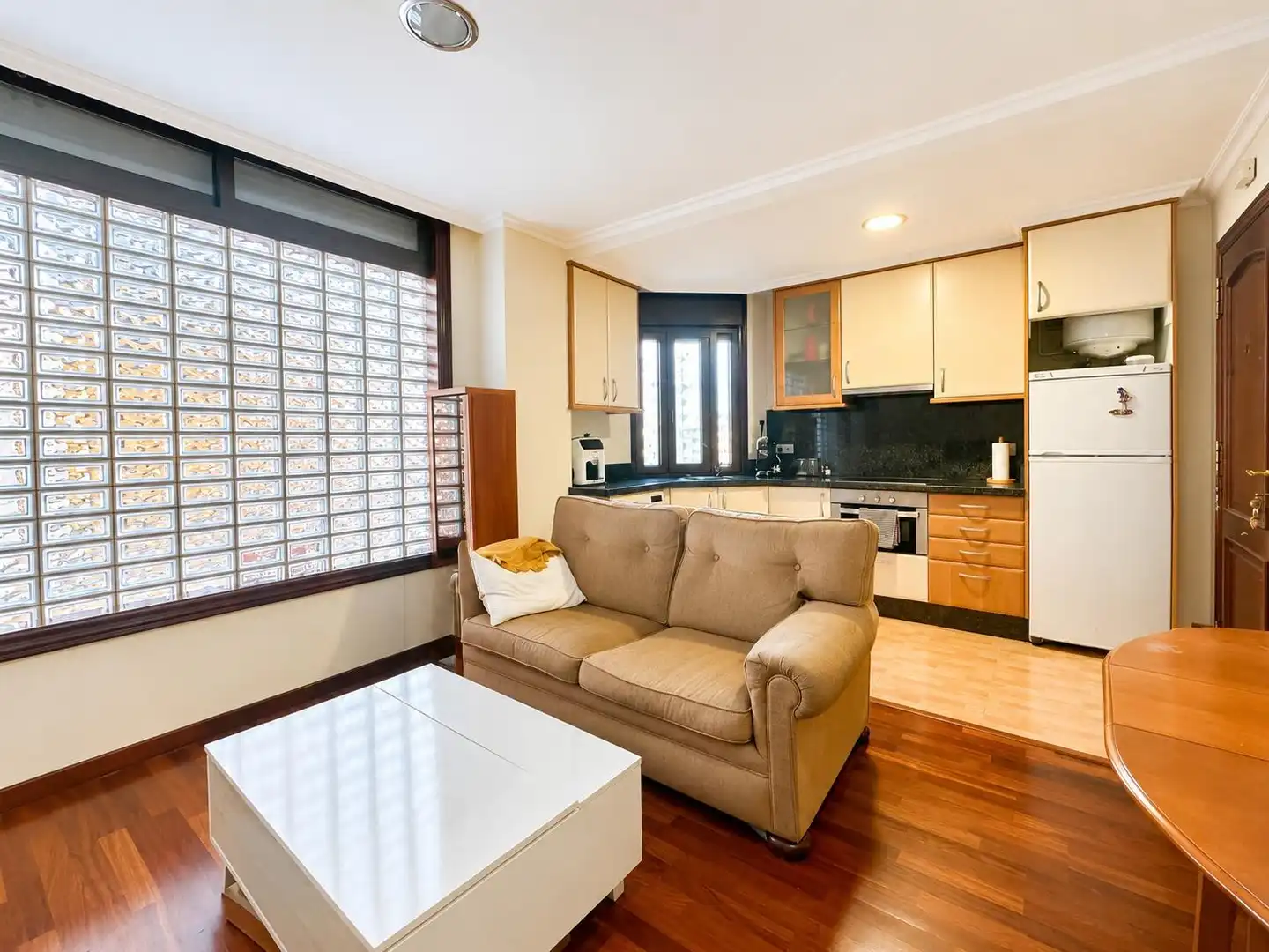 Living room of Flat for sale in Vigo   with Heating, Storage room and Furnished
