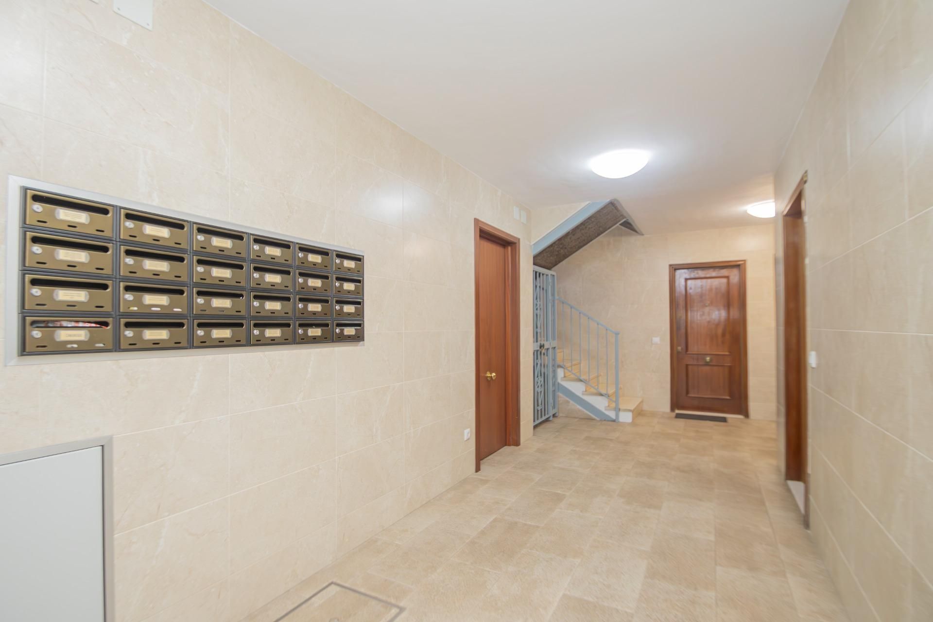Flat for sale in  Sevilla Capital  with Air Conditioner and Balcony