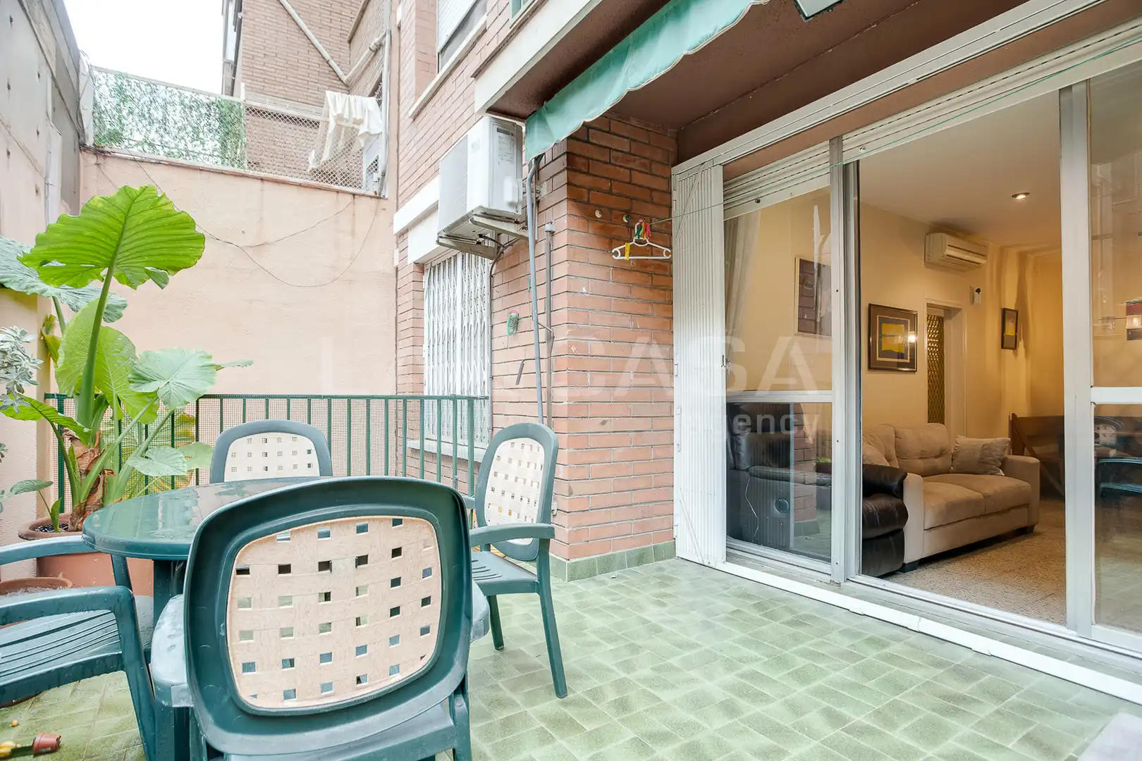Terrassa de Planta baixa en venda en Les Corts