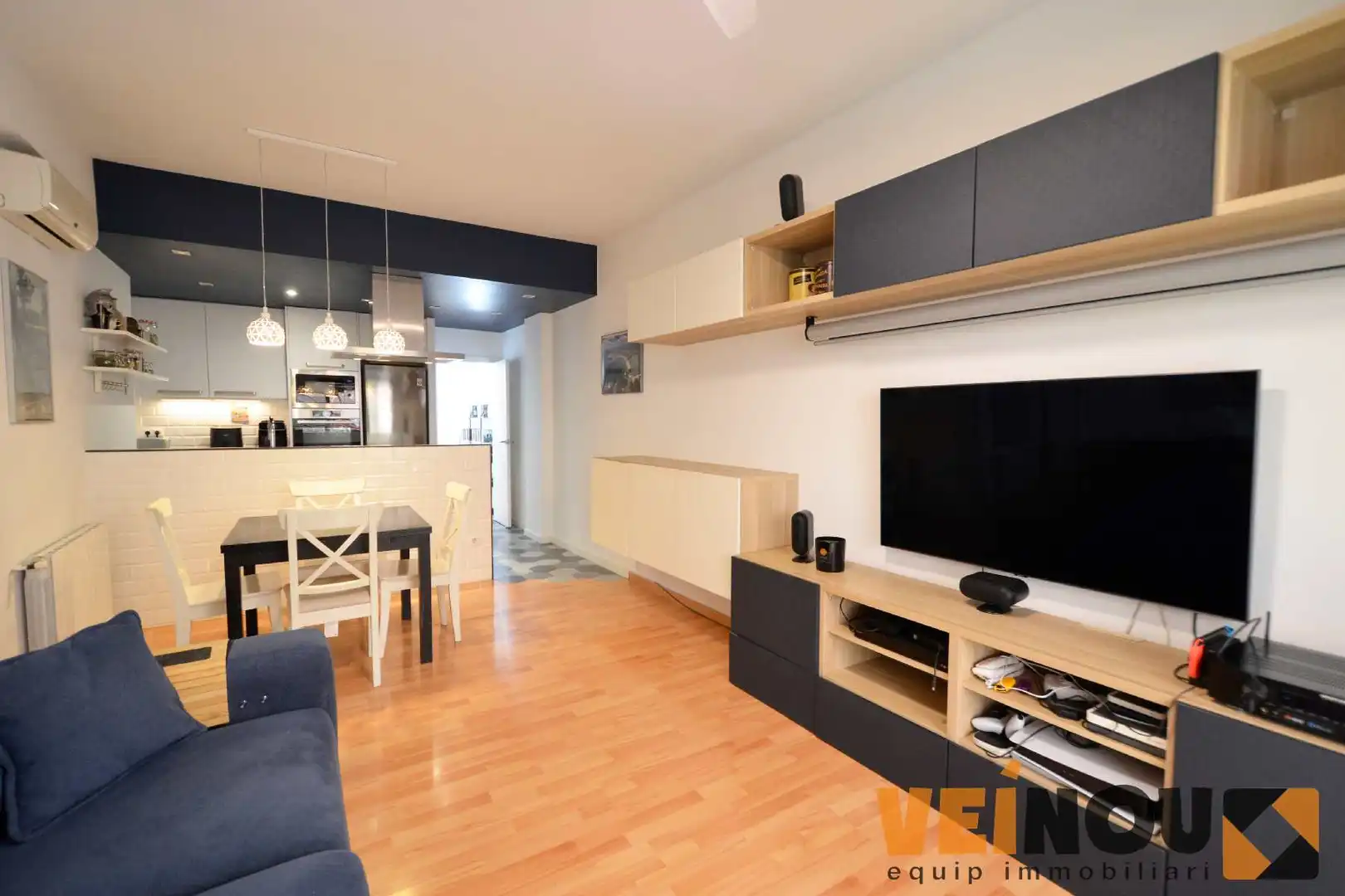 Living room of Flat for sale in Barcelona  with Air Conditioner, Parquet flooring and Balcony
