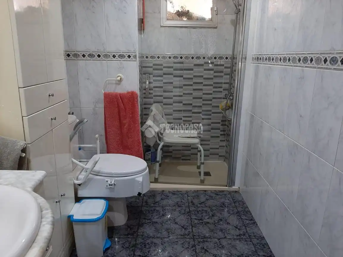Baño de Piso en venta en Humanes de Madrid con Calefacción, Terraza y Piscina comunitaria