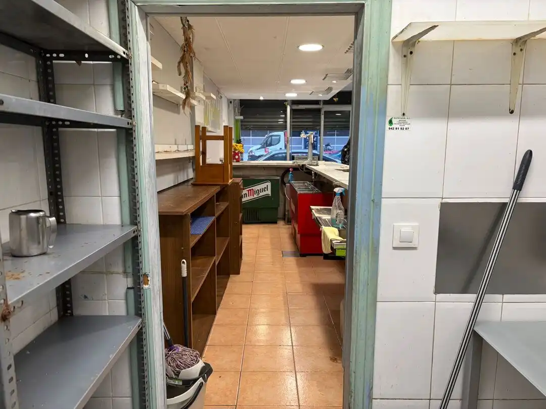 Local comercial en venta en Castilla - Hermida, imagen 2