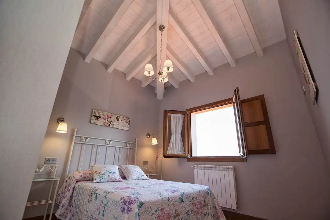 Habitación de Casa o chalet en venta en Parres con Jardín privado, Trastero y Piscina
