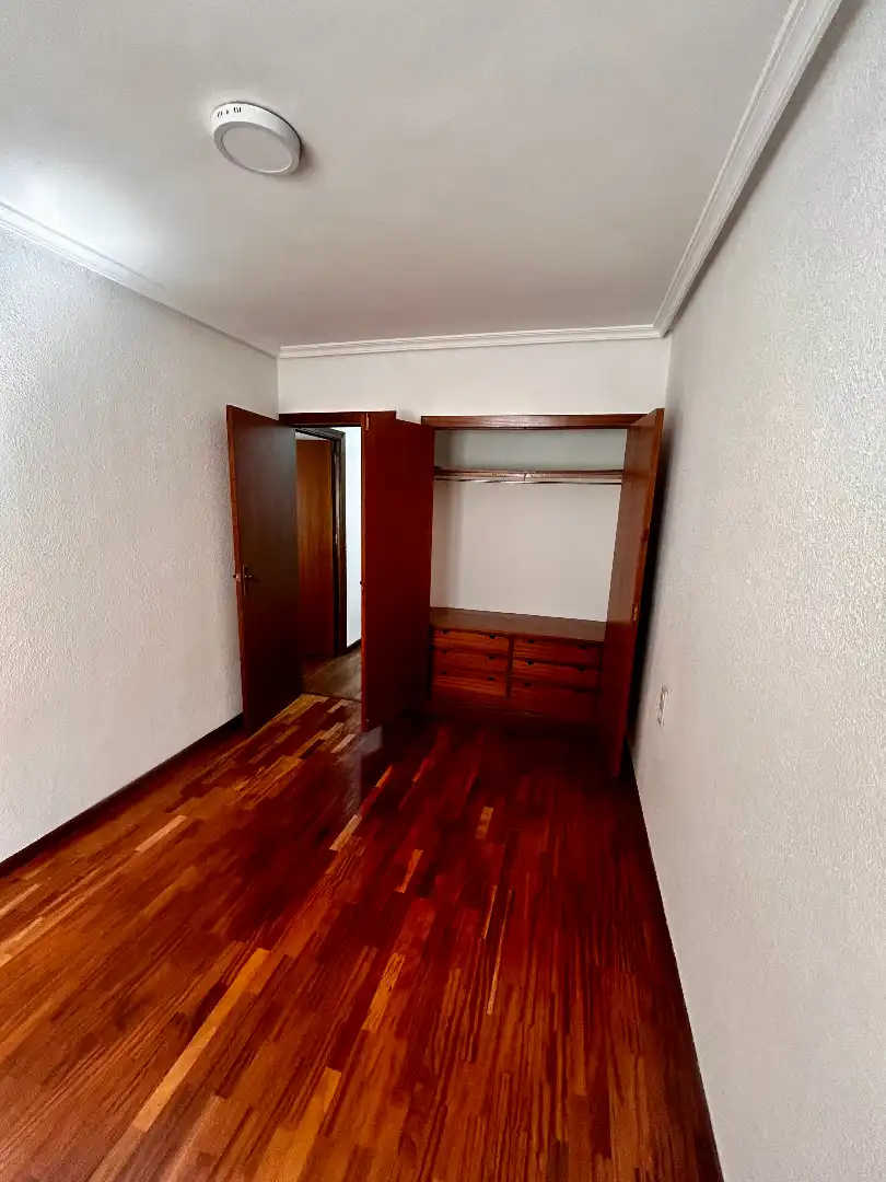 Habitación de Piso de alquiler en Ávila con Calefacción, Parquet y Horno