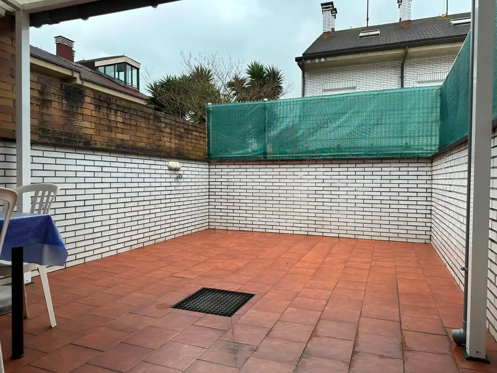 Terrassa de Casa adosada en venda en Gijón  amb Calefacció, Parquet i Terrassa