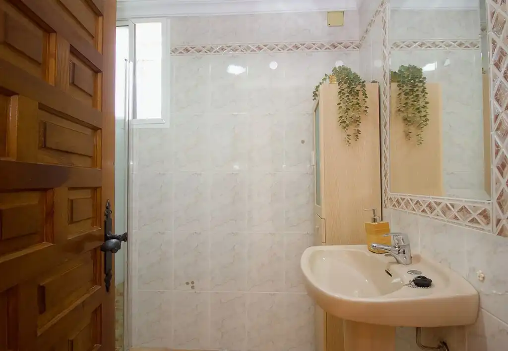 Bathroom of Houses for sale in Álora  with Air Conditioner, Private garden and Terrace