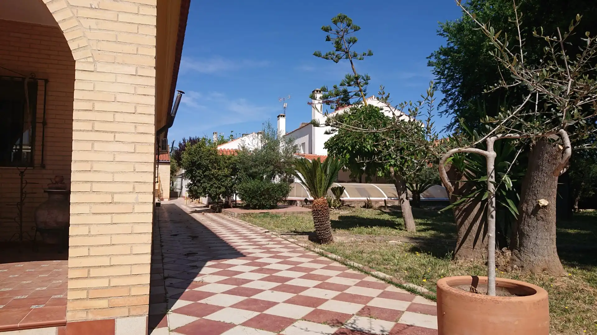 Vista exterior de Casa o chalet en venta en Espartinas con Aire acondicionado, Jardín privado y Terraza