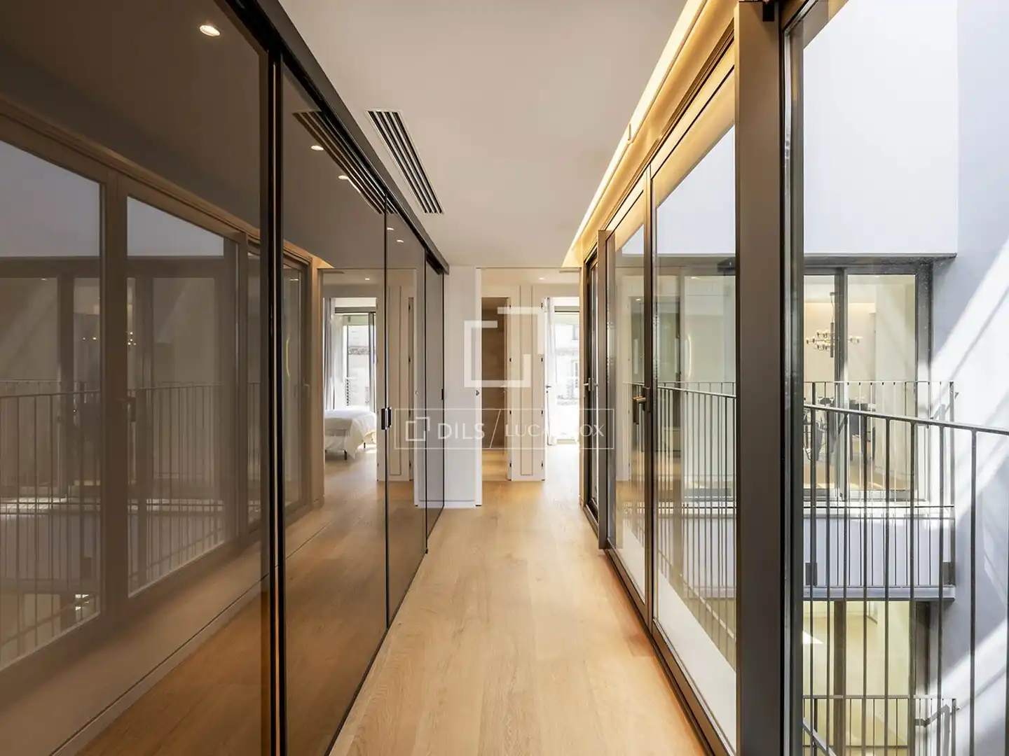 Wohnung zum Verkauf in Barcelona mit Klimaanlage, Terrasse und Schwimmbad