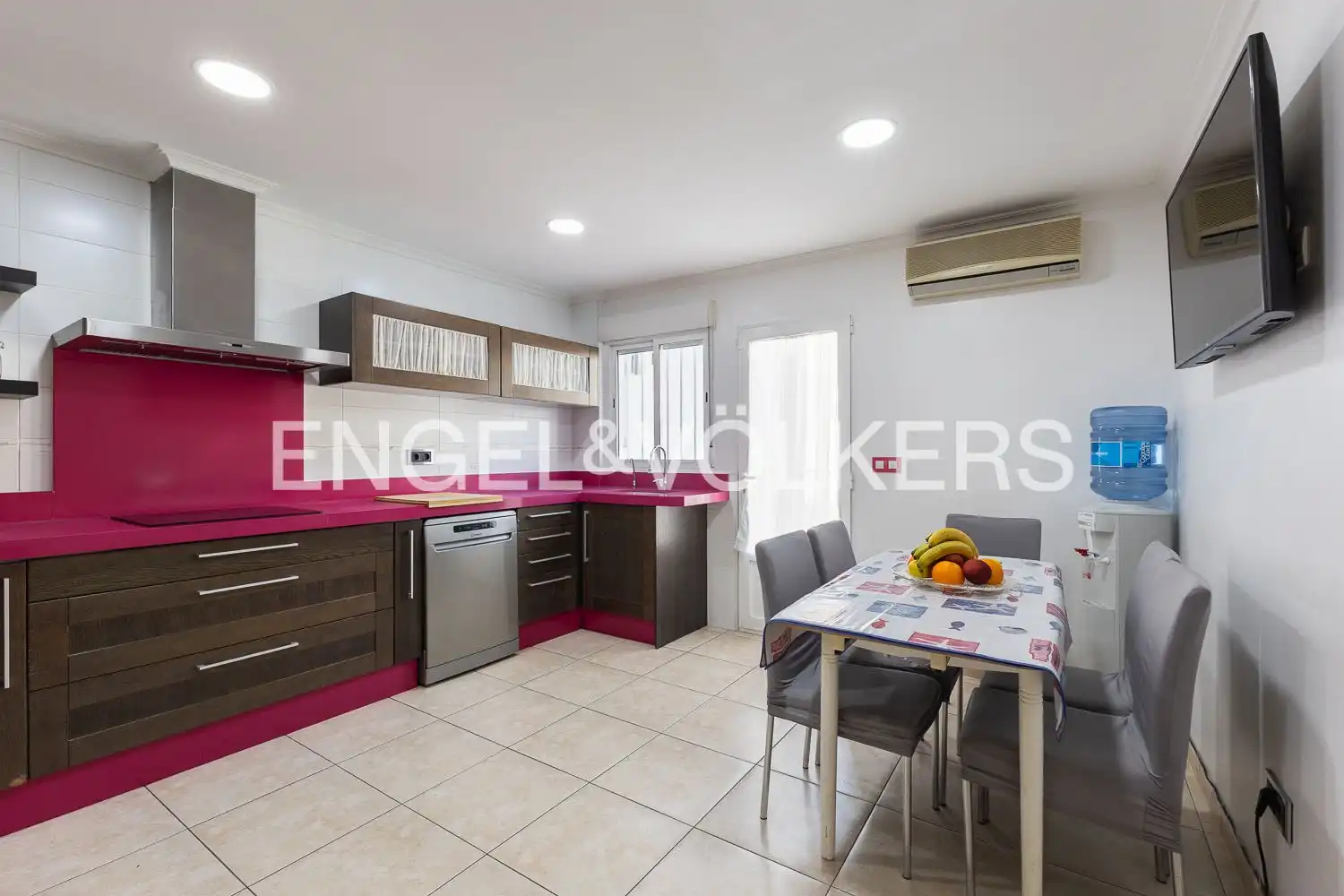 Kitchen of Houses for sale in La Pobla de Vallbona  with Air Conditioner, Heating and Terrace