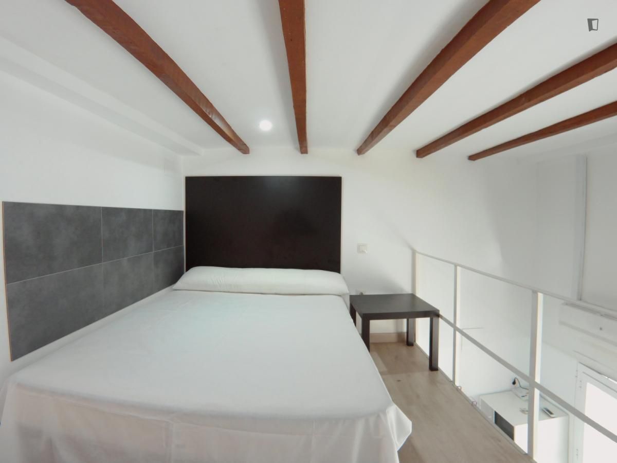 Apartment to share in Almendrales