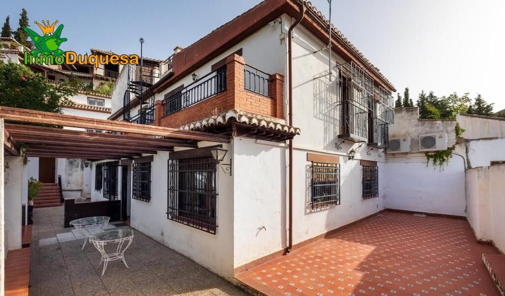 Vista exterior de Casa o xalet en venda en  Granada Capital amb Aire condicionat, Jardí privat i Terrassa