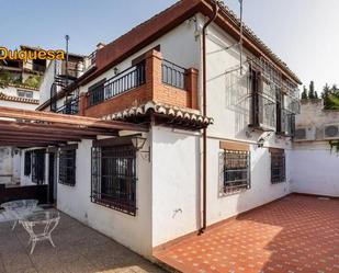 Vista exterior de Casa o xalet en venda en  Granada Capital amb Aire condicionat, Jardí privat i Terrassa