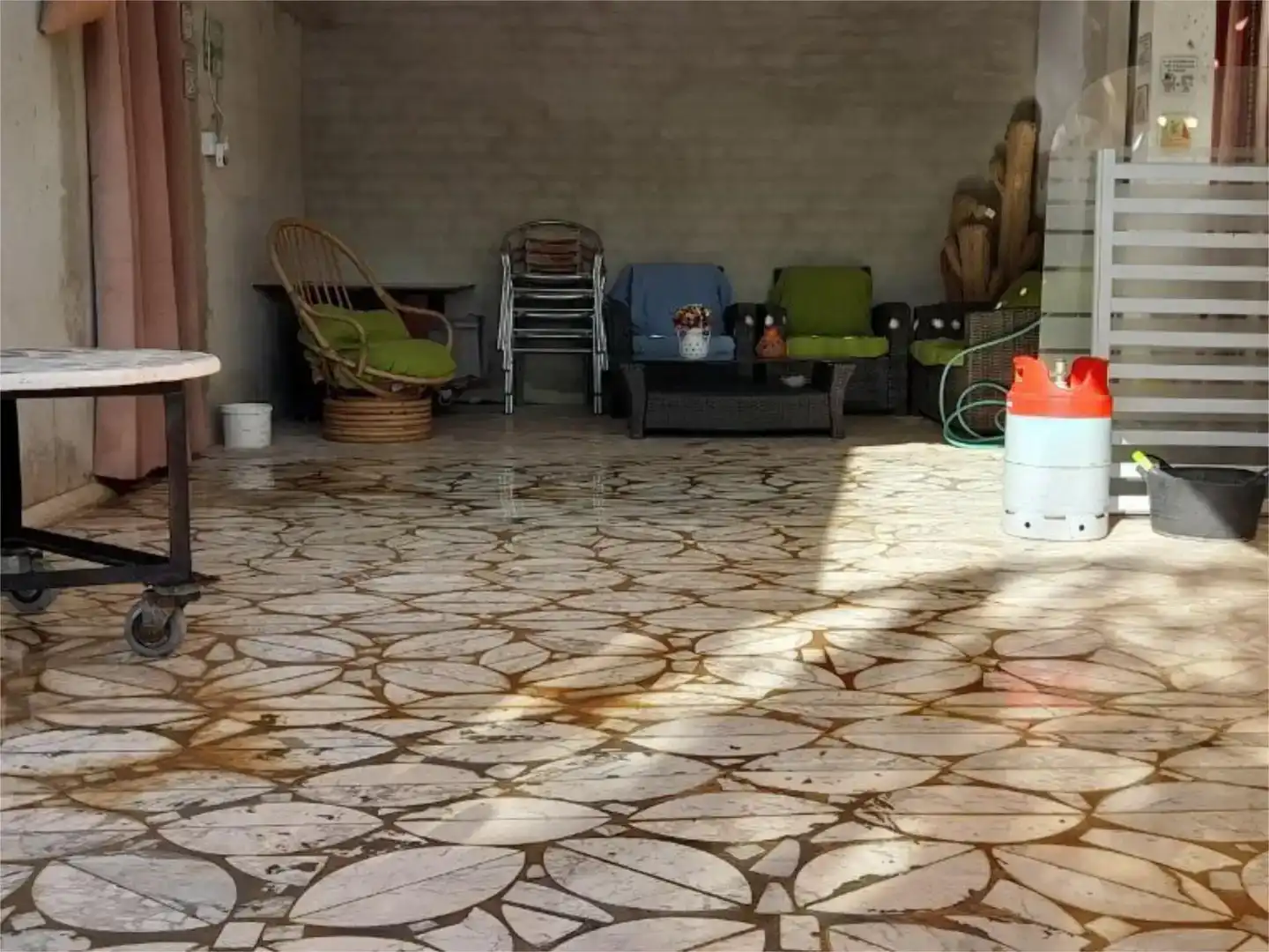 Flat for sale in Llombai  with Air Conditioner, Private garden and Storage room