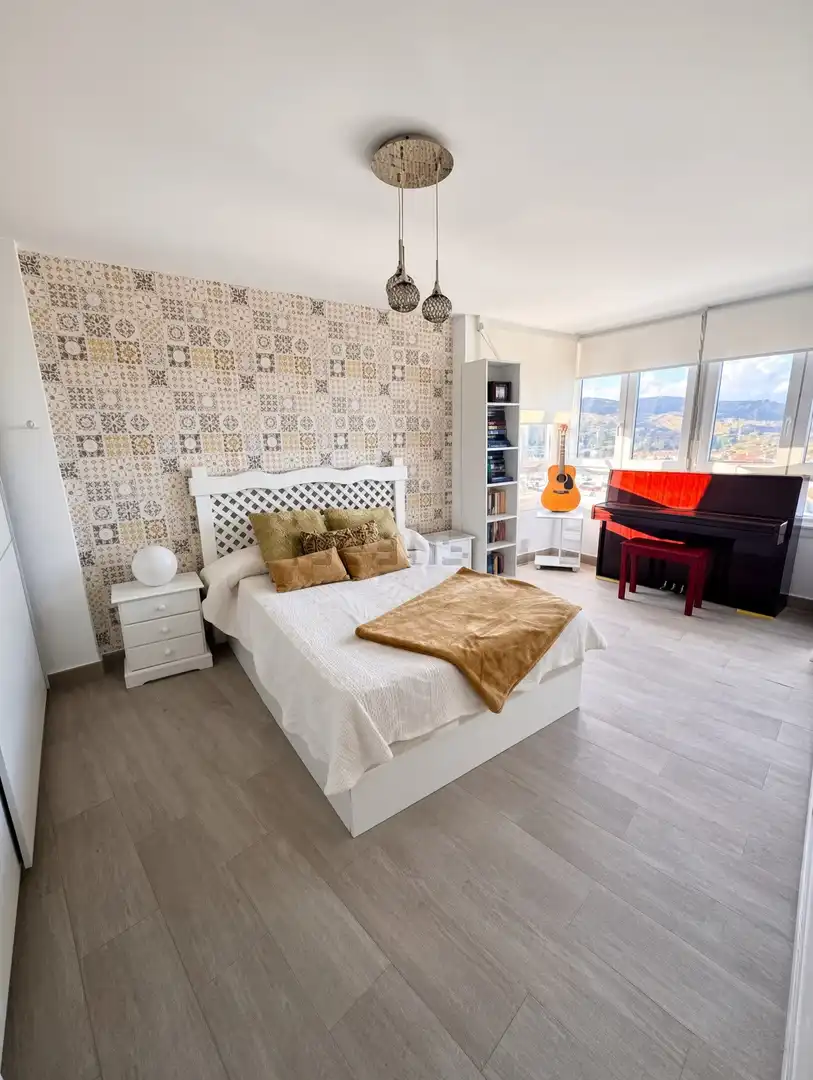 Dormitori de Apartament en venda en Sotogrande amb Aire condicionat, Terrassa i Moblat
