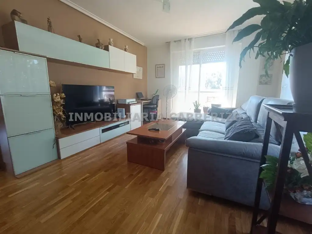 Sala de estar de Piso en venta en  Logroño con Calefacción, Parquet y Terraza