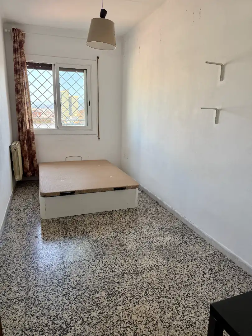 Schlafzimmer von Dachboden zum Verkauf in Barcelona mit Heizung, Terrasse und Balkon