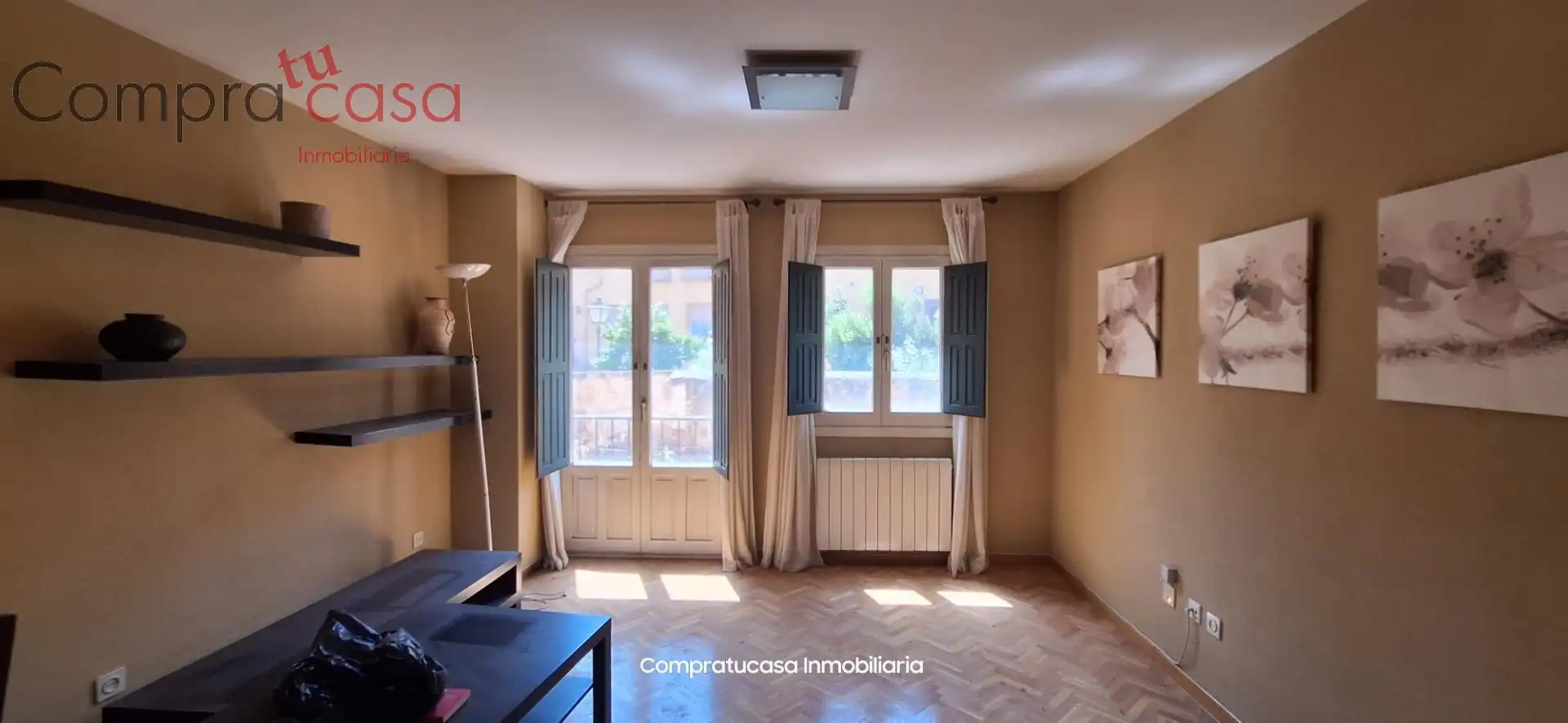 Sala d'estar de Dúplex en venda en Segovia amb Calefacció, Jardí privat i Parquet