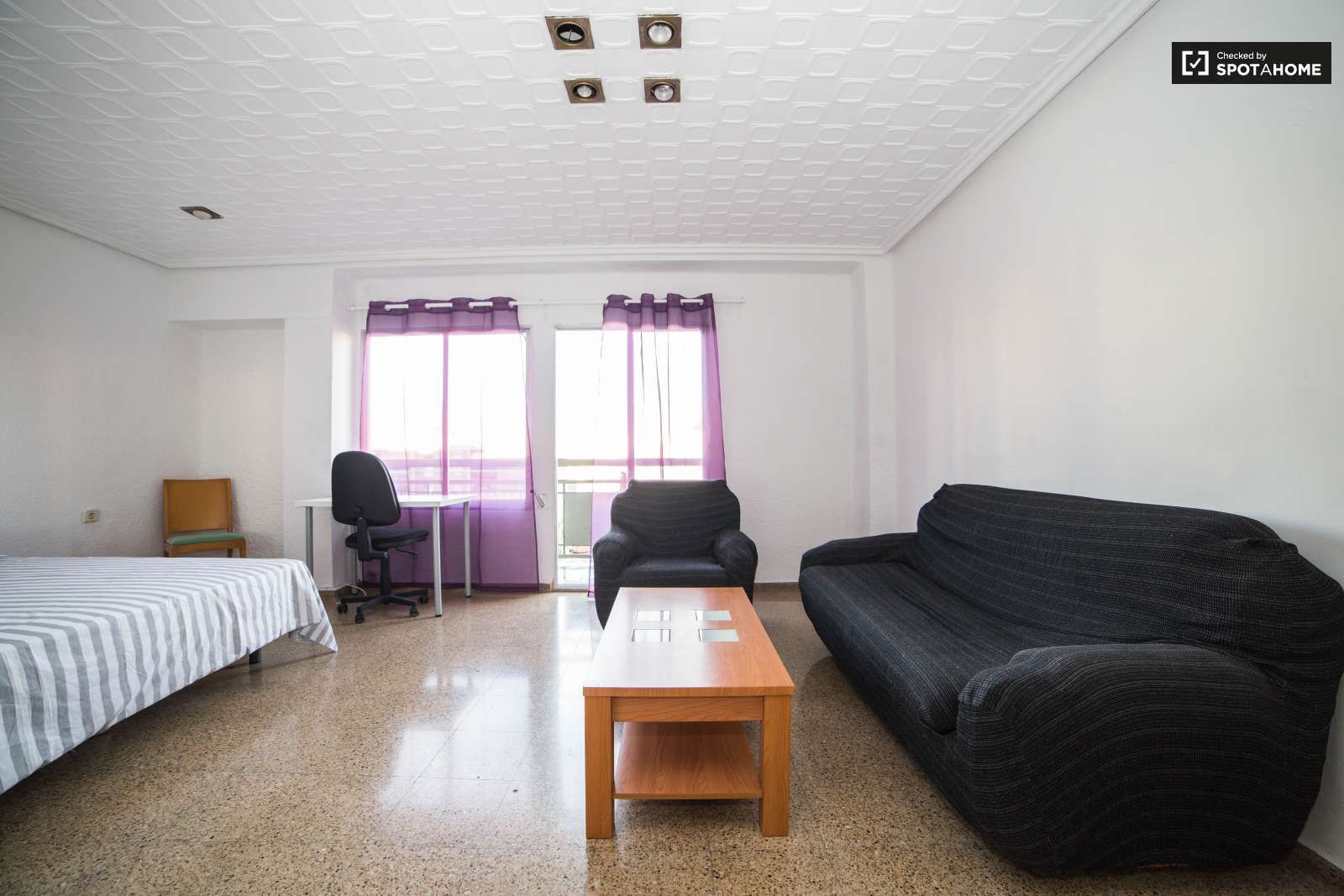 Living room of Flat to share in  Valencia Capital  with Air Conditioner, Heating and Terrace