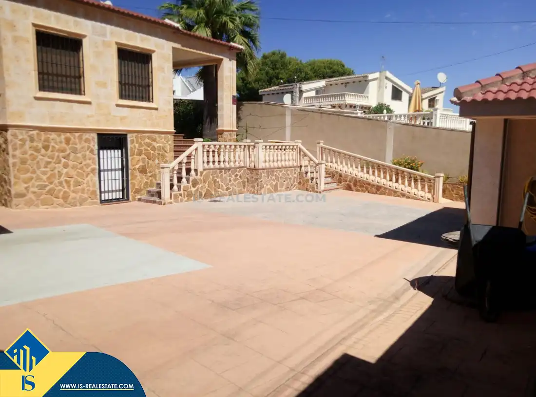 Chalet con piscina en venta en Los Balcones - Los Altos, imagen 26
