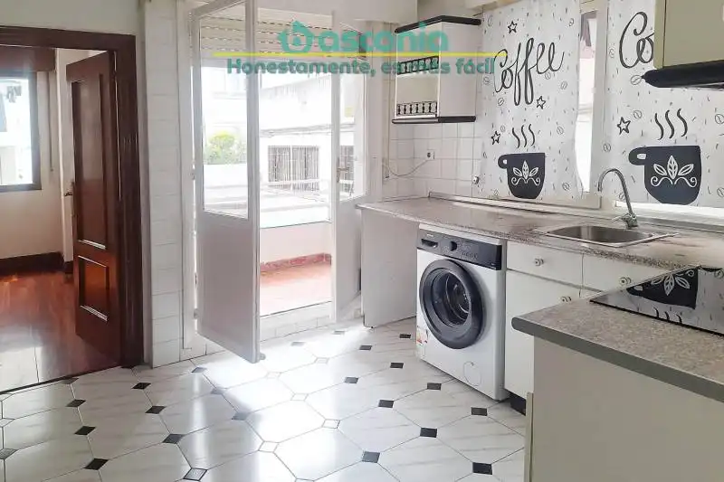 Cocina de Piso en venta en Basauri  con Calefacción, Amueblado y Balcón