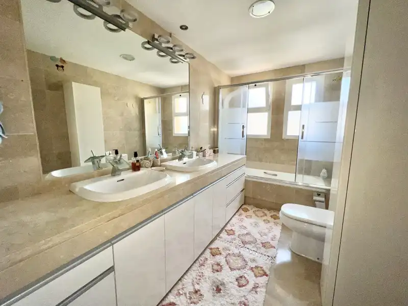 Apartamento con terraza en venta en Calahonda, imagen 12