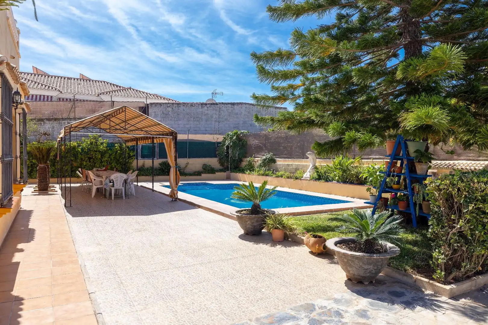 Piscina de Casa o xalet en venda en Alhaurín de la Torre amb Jardí privat, Terrassa i Piscina