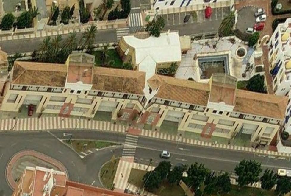 Vista exterior de Edifici en venda en Roquetas de Mar