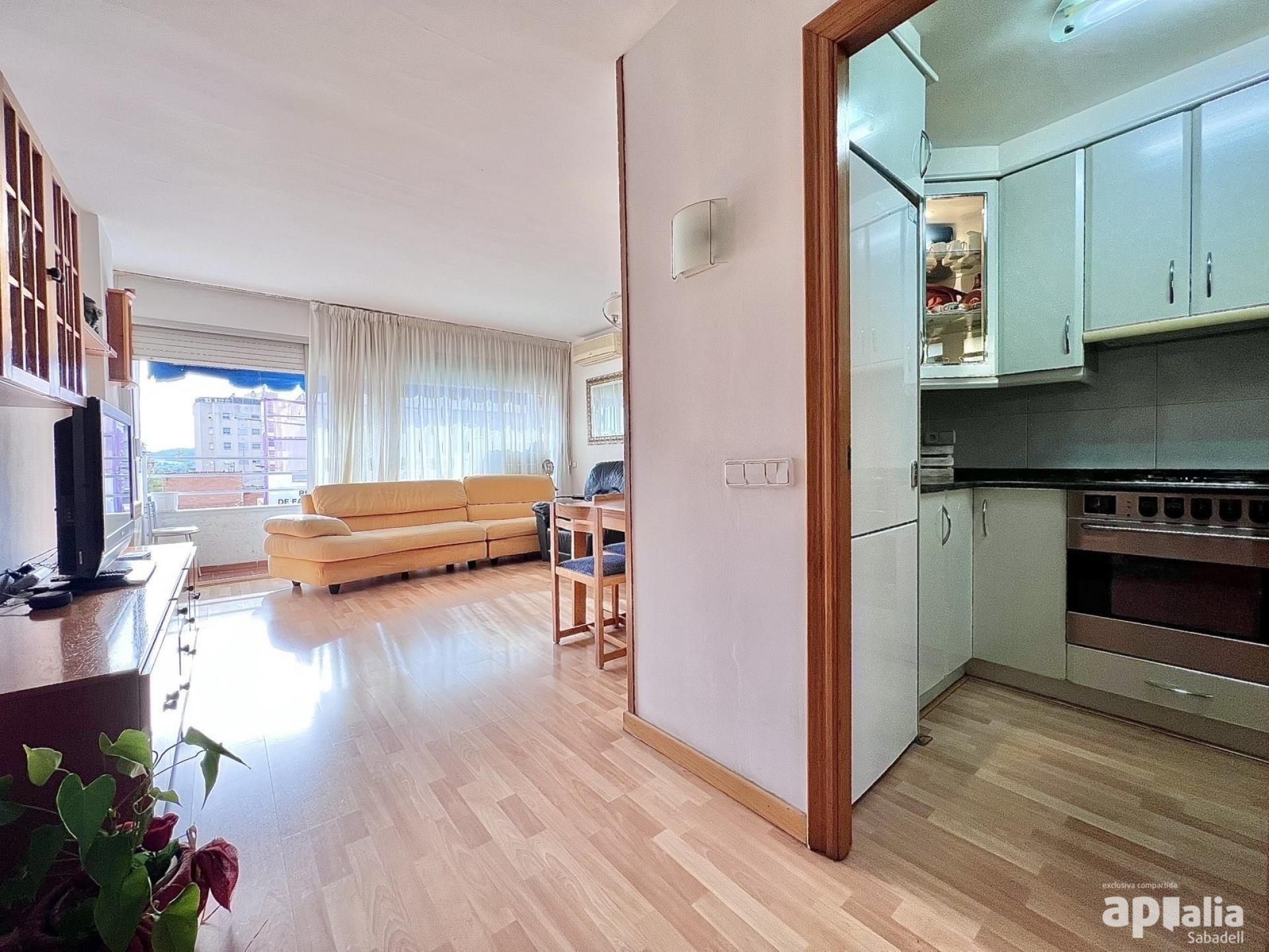 Kitchen of Flat for sale in Sabadell  with Air Conditioner, Heating and Parquet flooring