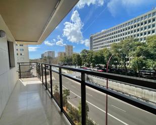 Vista exterior de Pis en venda en  Sevilla Capital amb Aire condicionat, Calefacció i Jardí privat