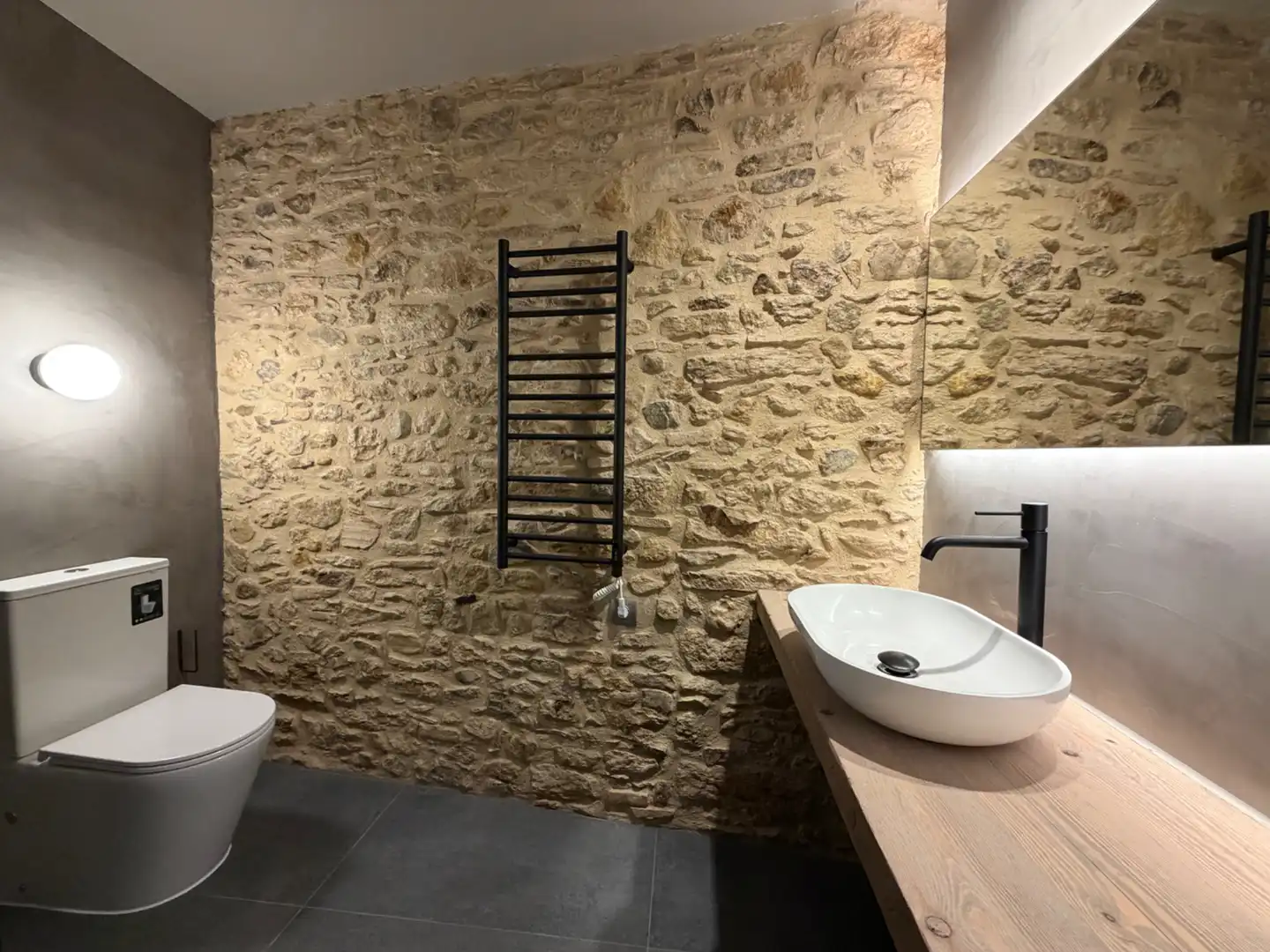 Bathroom of Flat for rent in La Bisbal d'Empordà  with Air Conditioner, Heating and Private garden