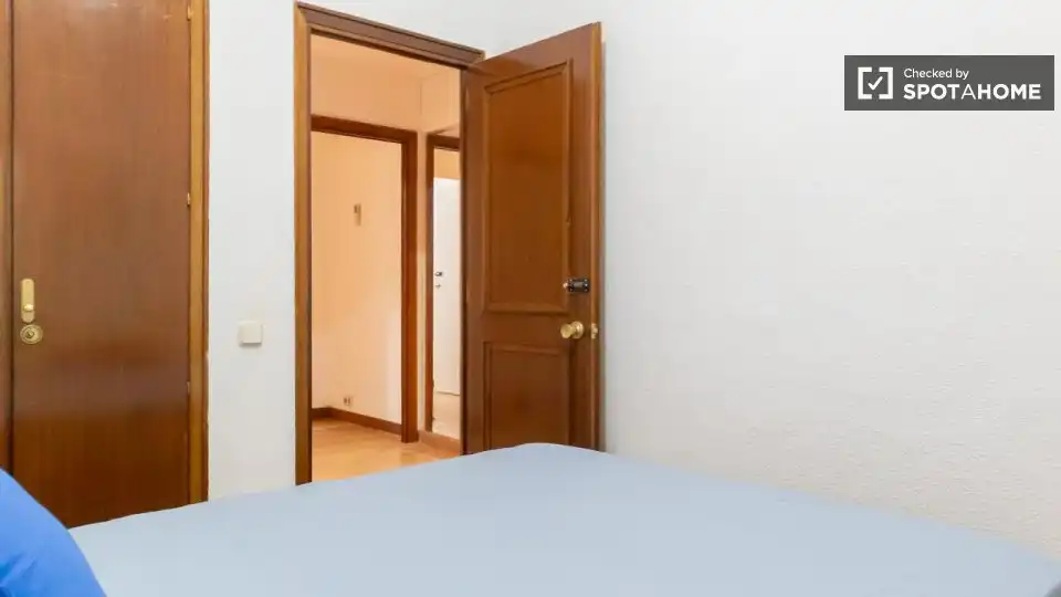 Bedroom of Flat for rent in Madrid  with Air Conditioner, Heating and Furnished