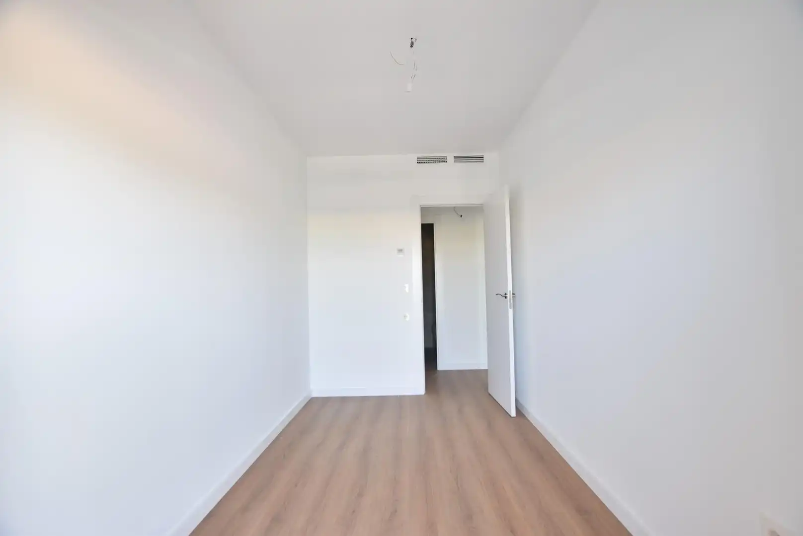 Habitación de Piso de alquiler en Granada con Calefacción, Terraza y Piscina comunitaria