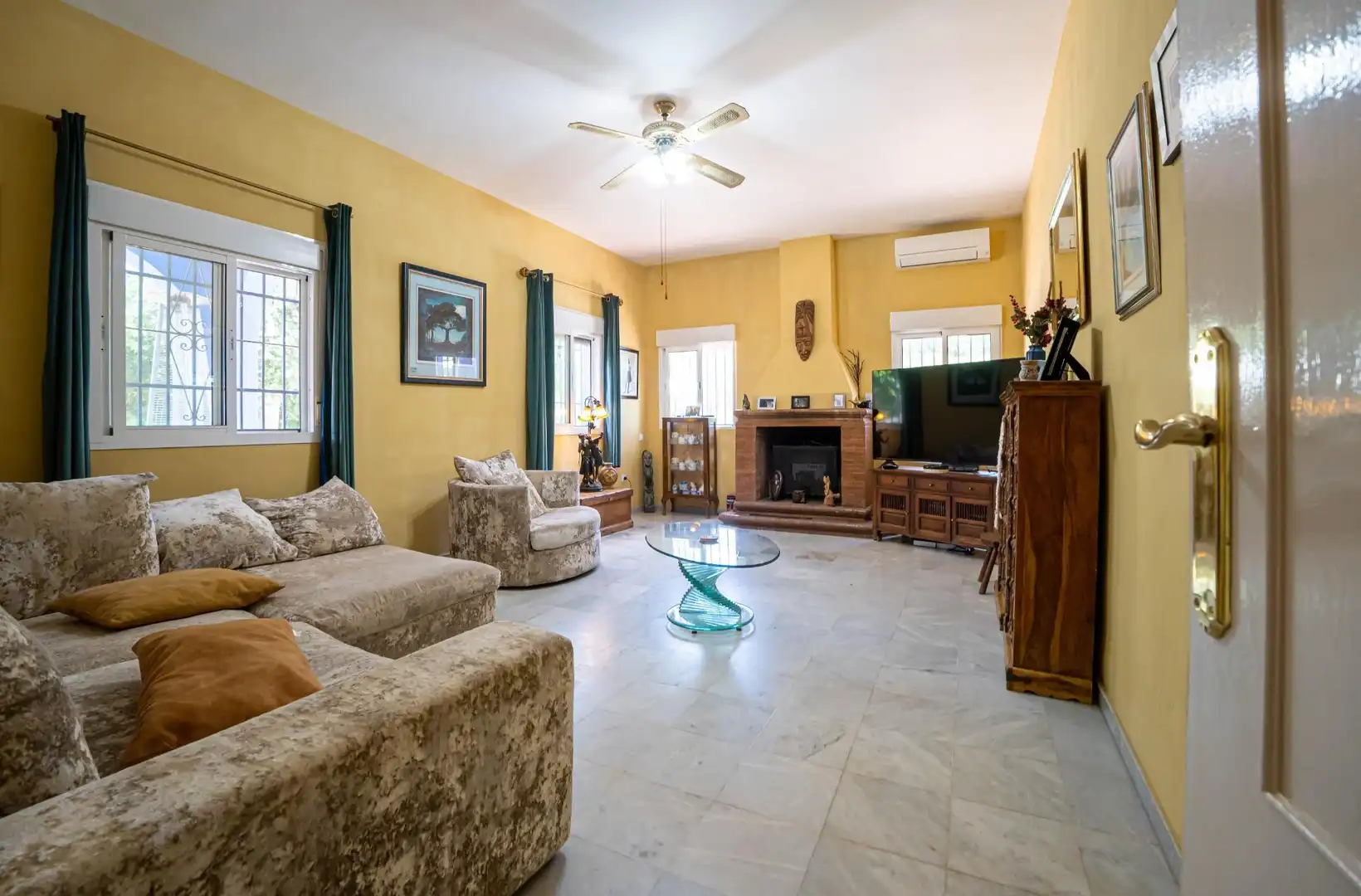 Living room of Houses for sale in Marchena  with Air Conditioner, Heating and Private garden