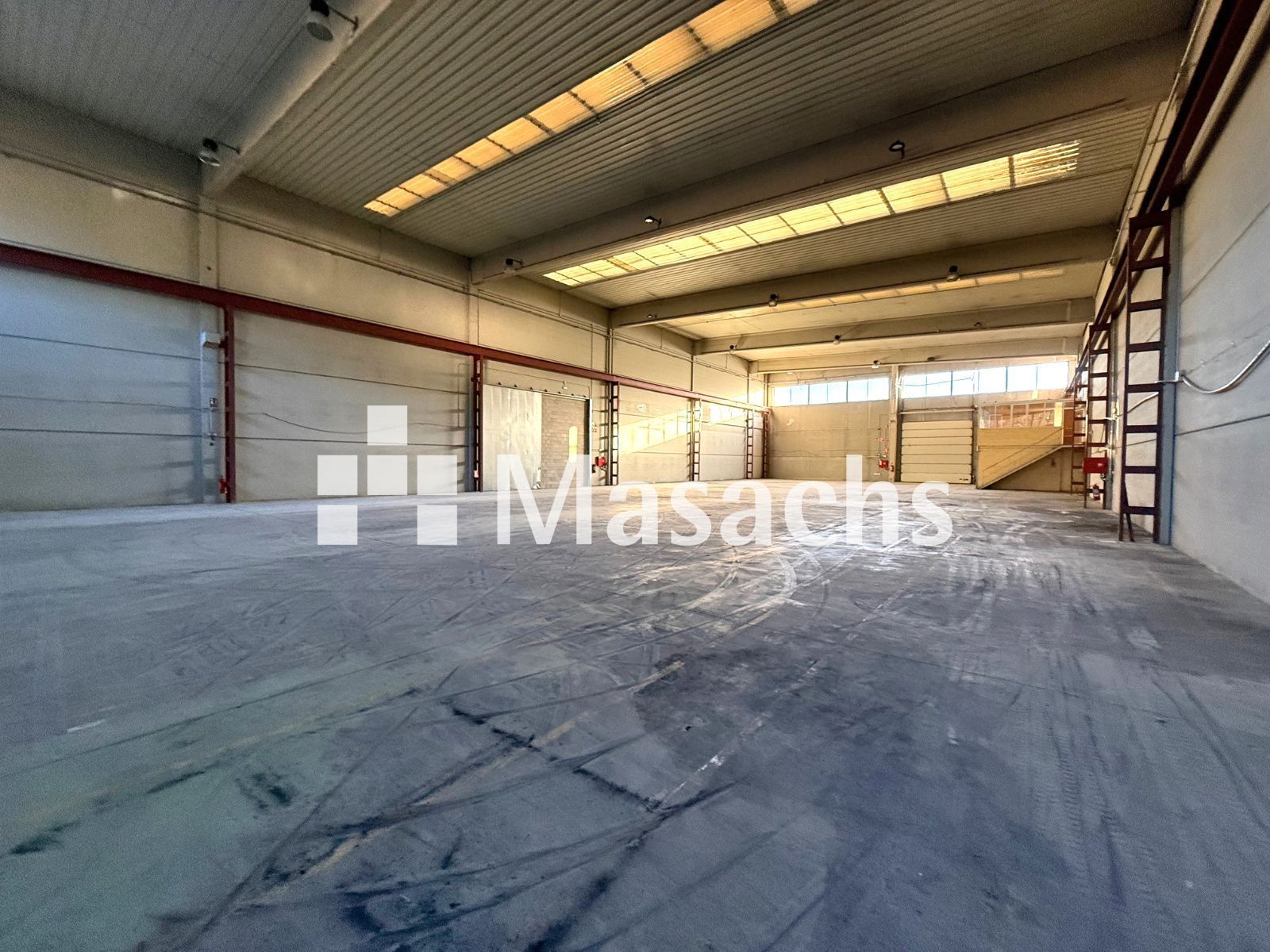 Außenansicht von Fabrikhallen miete in Olesa de Montserrat