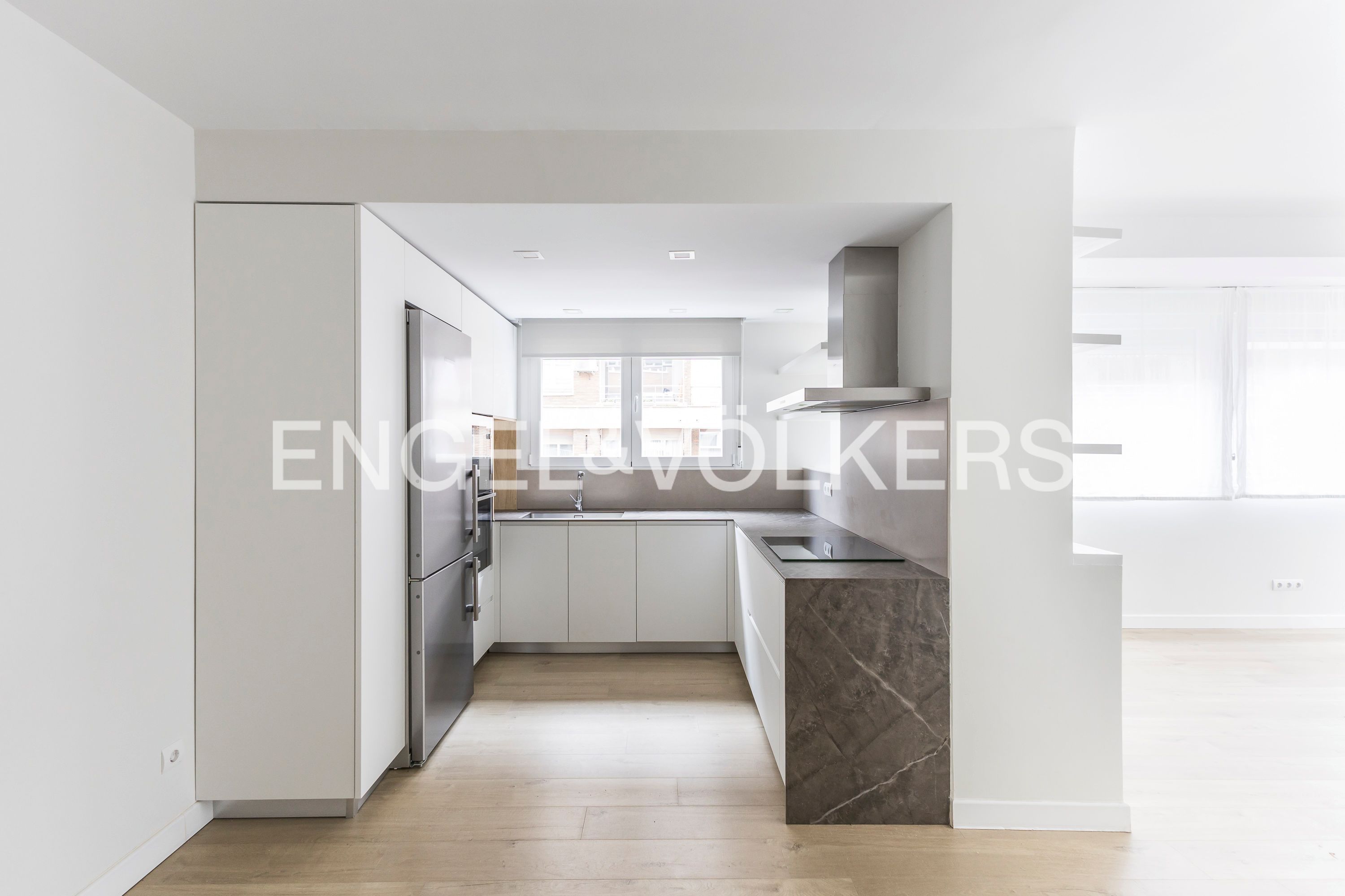 Cuina de Apartament de lloguer en  Madrid Capital amb Aire condicionat, Calefacció i Parquet