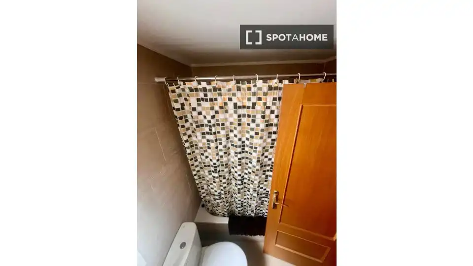 Baño de Piso para compartir en Madrid con Aire acondicionado, Calefacción y Terraza