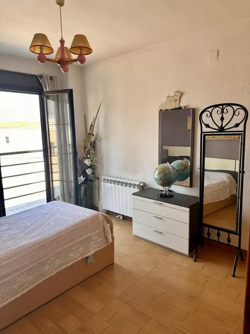 Habitación de Casa adosada en venta en Utiel con Aire acondicionado, Trastero y Balcón