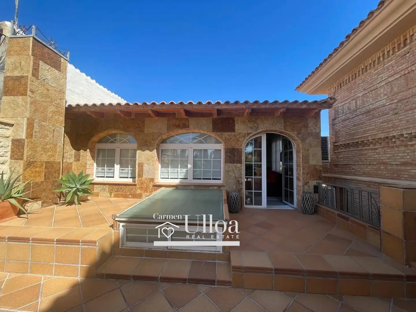 Exterior view of Houses for sale in San Vicente del Raspeig / Sant Vicent del Raspeig  with Air Conditioner, Heating and Private garden