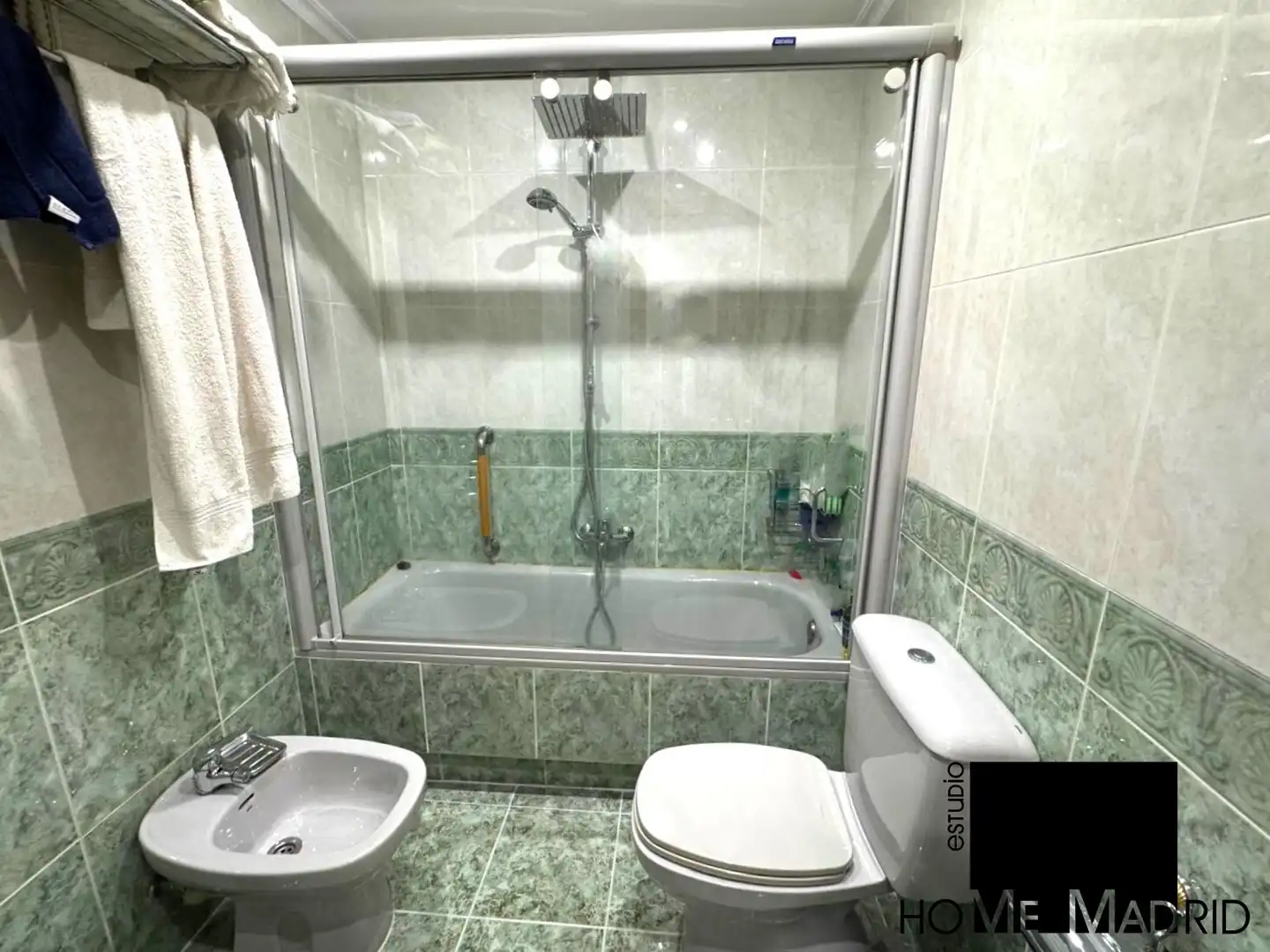 Bathroom of Flat for sale in Palencia  with Heating, Parquet flooring and Storage room