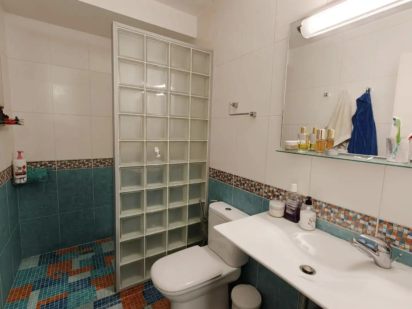 Baño de Local en venta en Paterna con Aire acondicionado, Internet y Domótica
