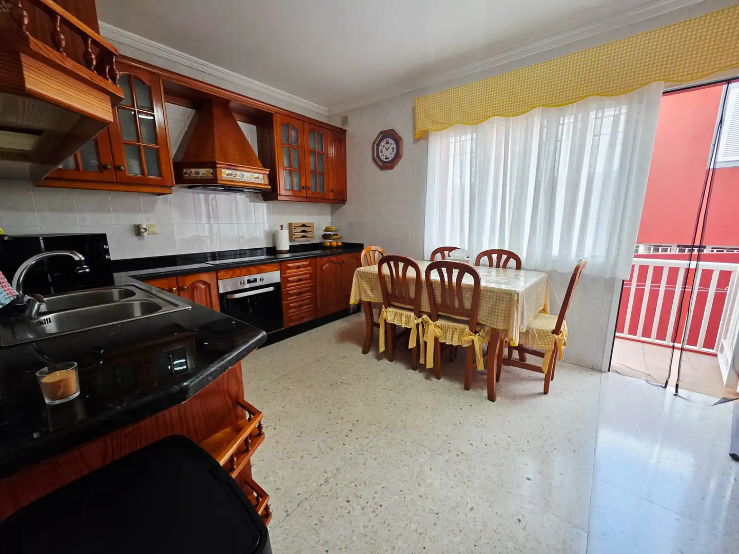 Cuina de Casa adosada en venda en Las Palmas de Gran Canaria amb Terrassa i Traster