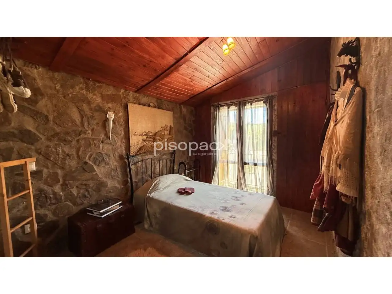 Dormitori de Casa o xalet en venda en Undués de Lerda amb Calefacció, Jardí privat i Parquet