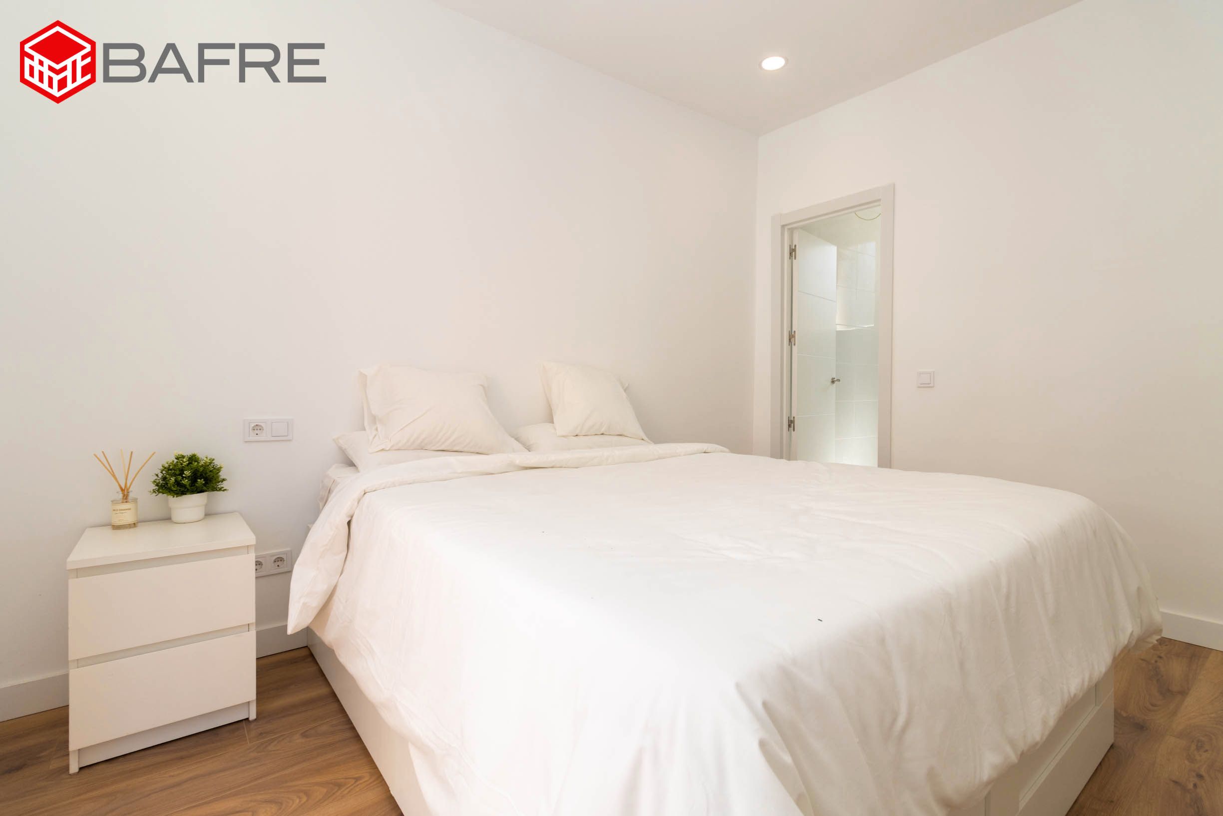 Bedroom of Flat for sale in  Madrid Capital  with Air Conditioner and Balcony