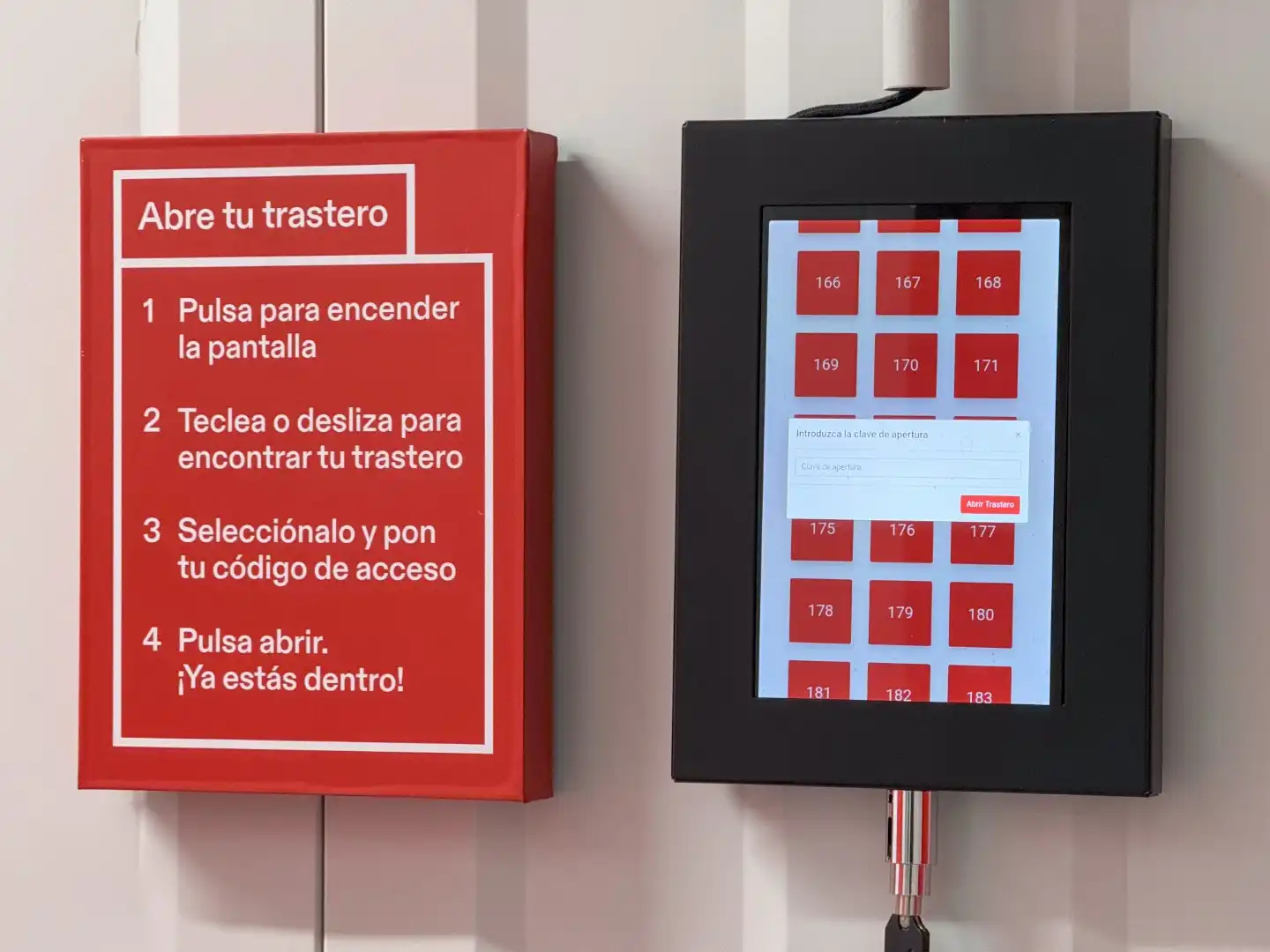 Außenansicht von Lagerraum zur Miete in Madrid mit Alarm