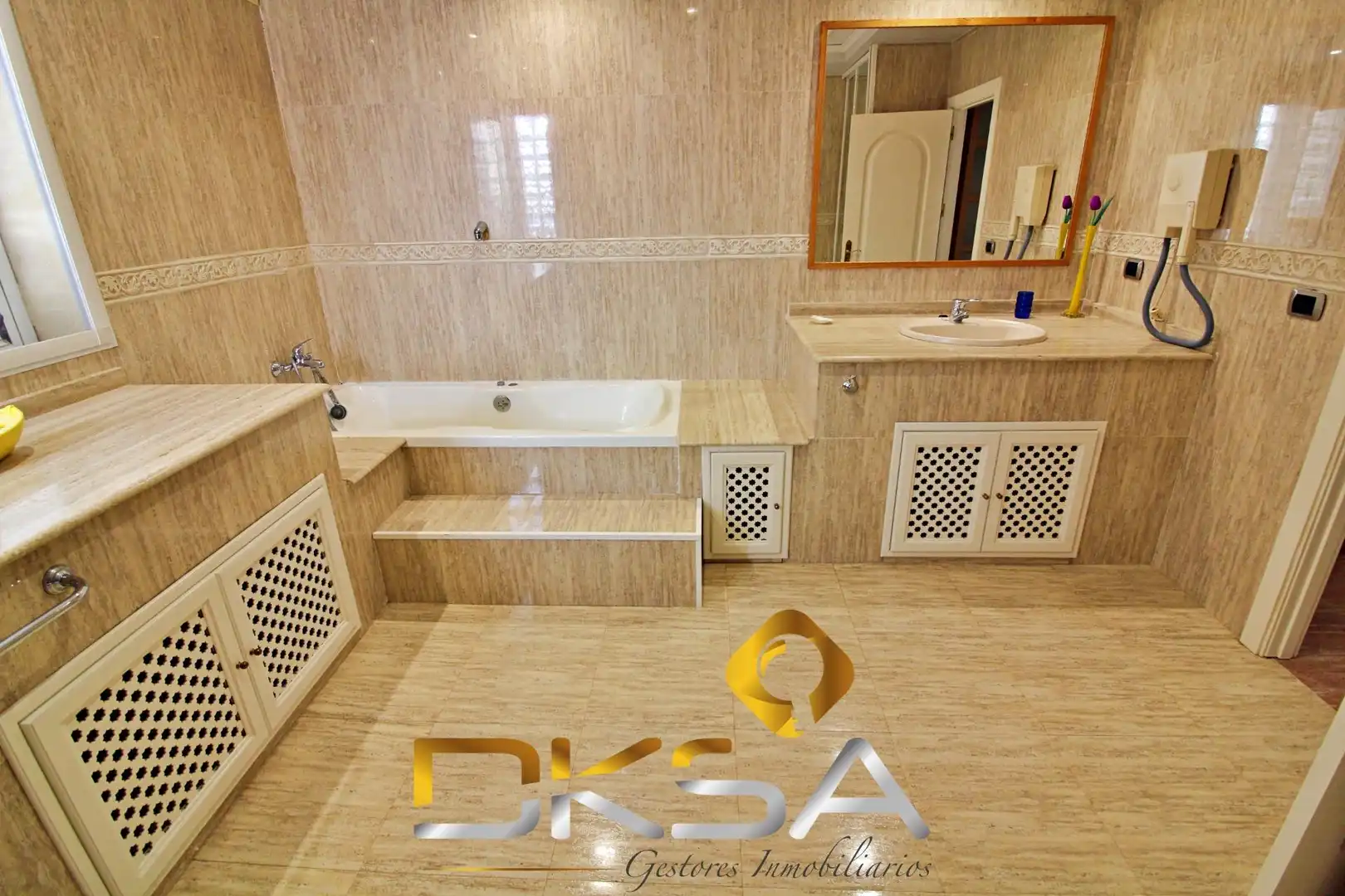 Bathroom of Houses for sale in Castellón de la Plana / Castelló de la Plana  with Air Conditioner, Heating and Private garden