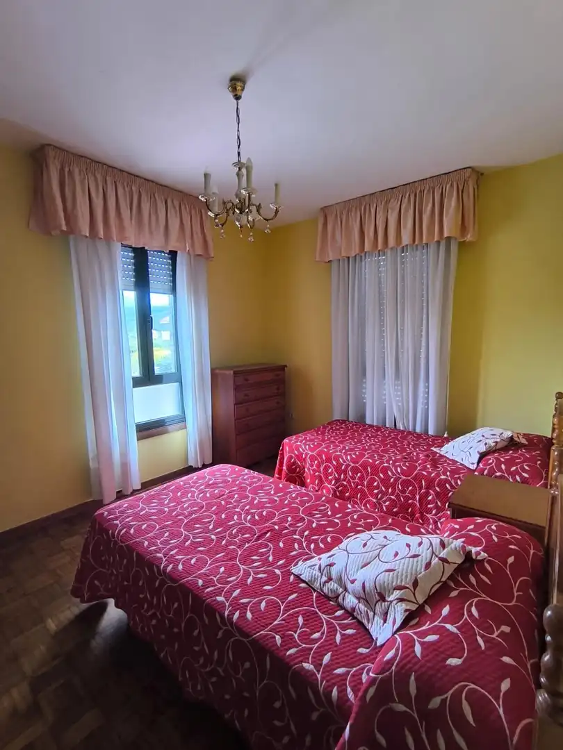 Dormitori de Casa o xalet en venda en Gondomar amb Calefacció i Balcó