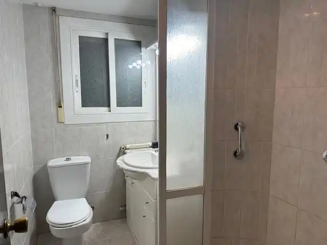 Baño de Piso en venta en Manresa con Calefacción, Terraza y Balcón