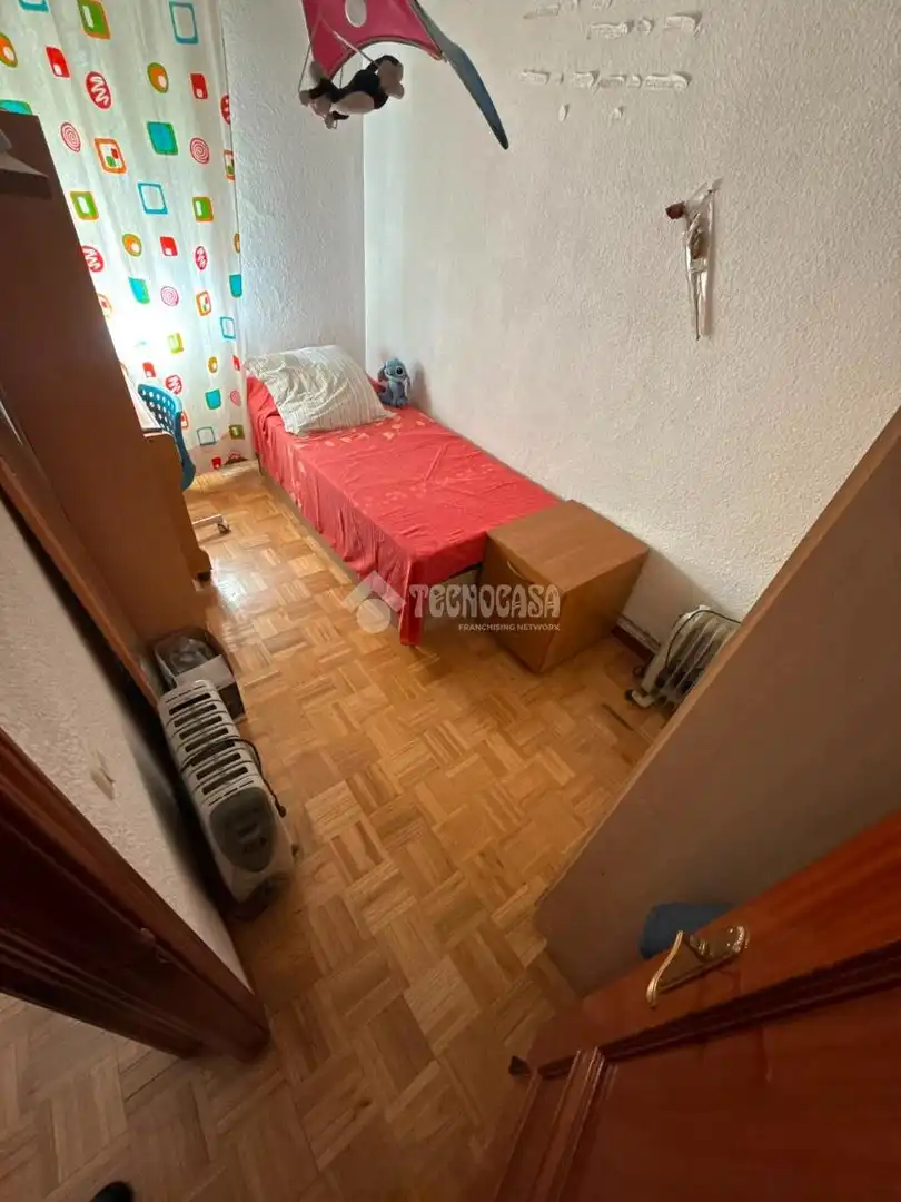 Schlafzimmer von Wohnung zum Verkauf in Fuenlabrada mit Klimaanlage, Parkett und Terrasse