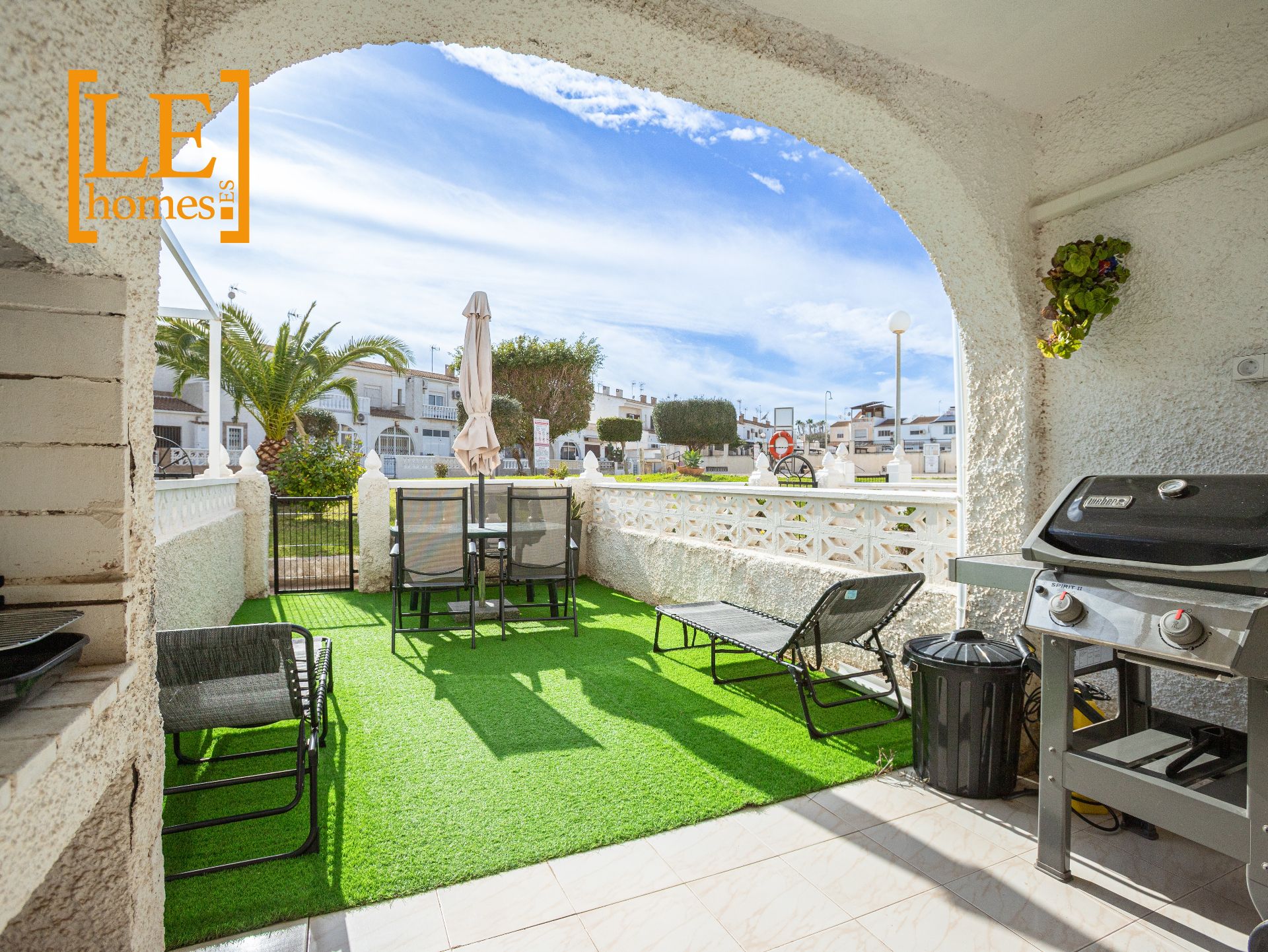 Terrassa de Casa adosada en venda en Torrevieja amb Aire condicionat, Calefacció i Moblat